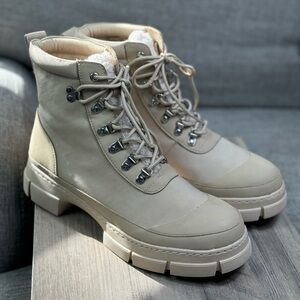 Steve Madden Hildy Lug Sole Hiking Boots Women Size 8.5 Biege